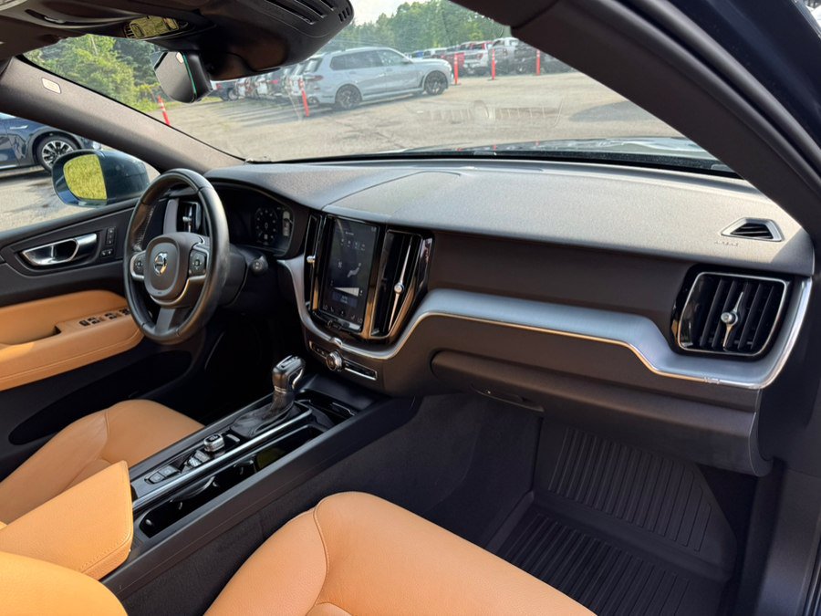 Used 2020 Volvo XC60 T6 Momentum AWD/4WD image 21