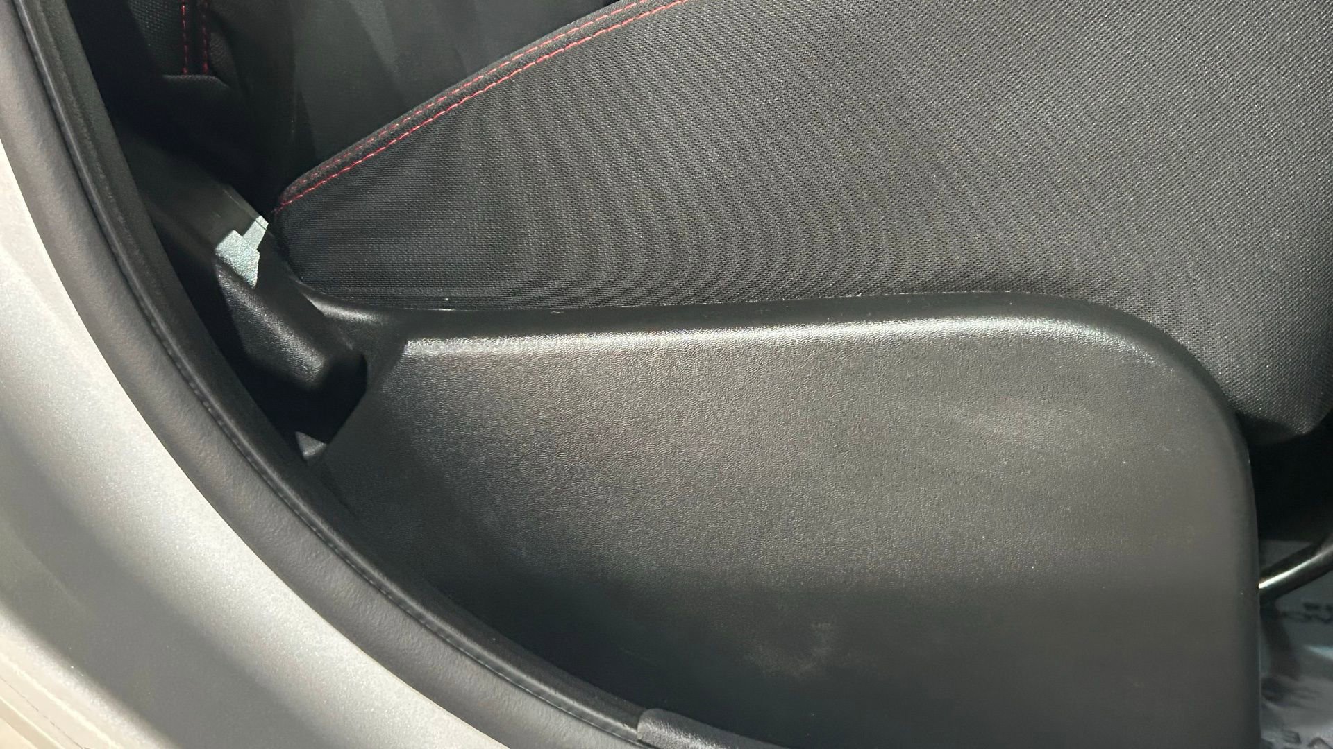 Used 2008 Nissan Sentra SE-R w/ Sunroof Pkg FWD image 42