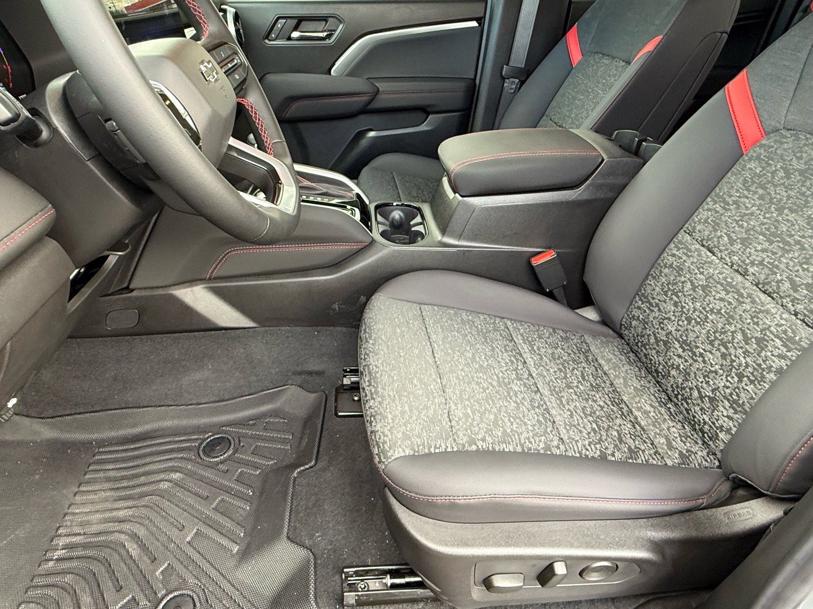 Used 2025 Chevrolet Colorado Z71 image 13