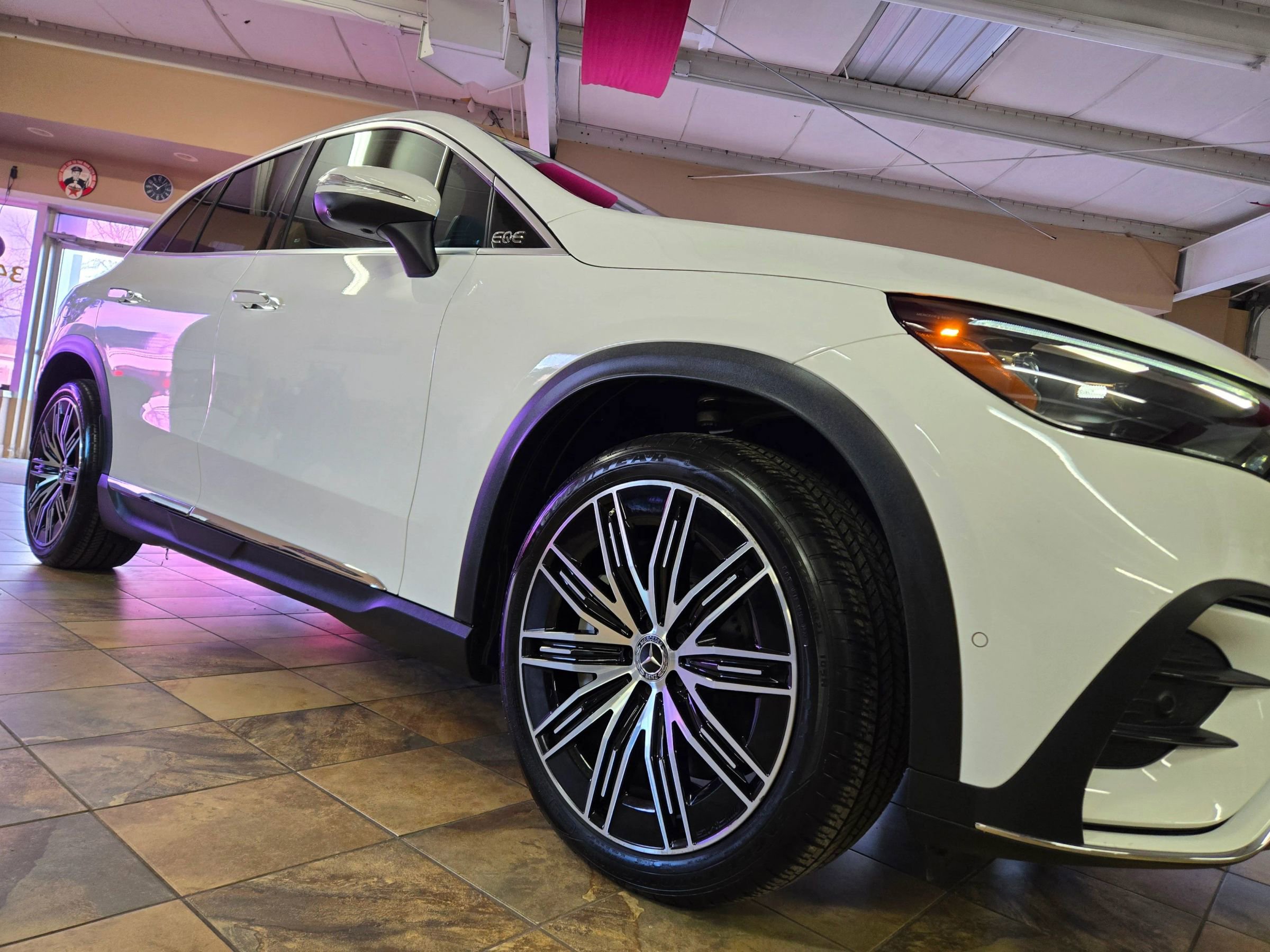 Used 2023 Mercedes-Benz EQE 500 4MATIC SUV image 16