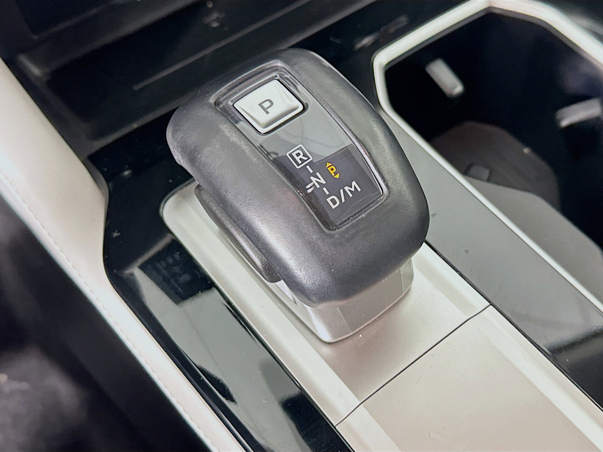 Used 2025 Mitsubishi Outlander SE AWD/4WD image 25