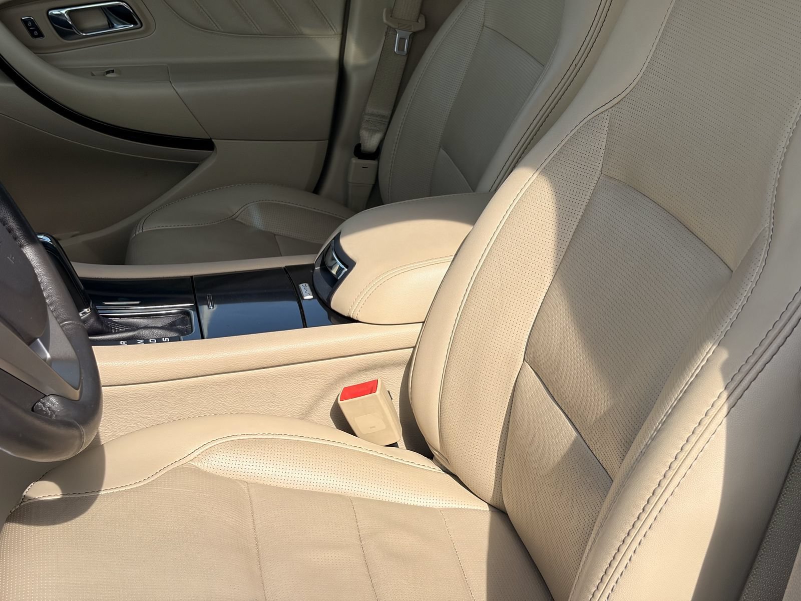 Used 2019 Ford Taurus Limited FWD image 22