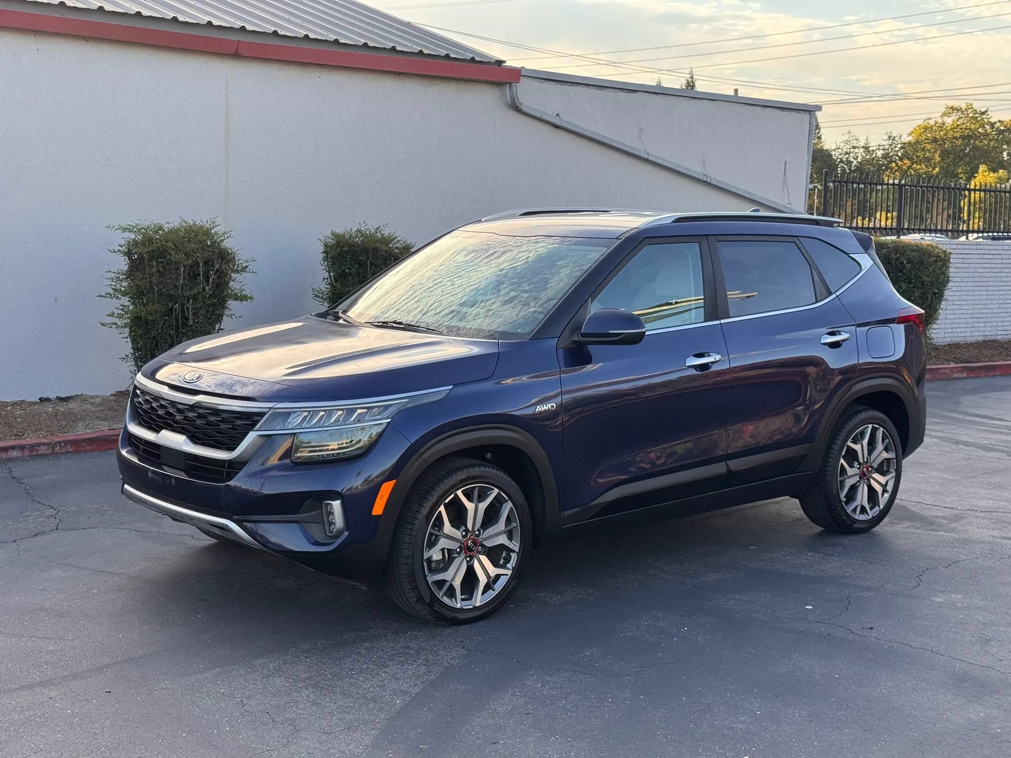 Used 2021 Kia Seltos SX AWD/4WD image 2