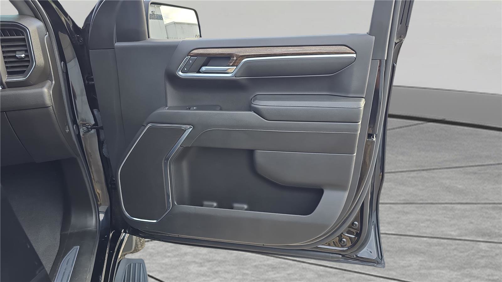 Used 2024 GMC Sierra 1500 Elevation w/ LPO, Elevation Black Package image 25