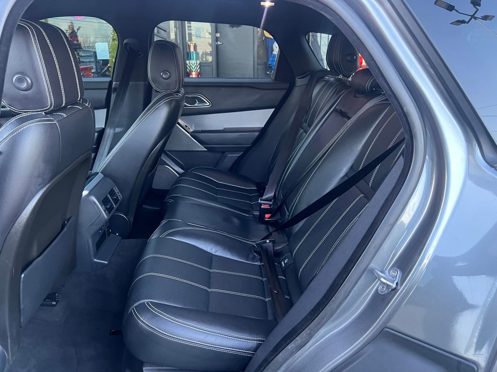 Used 2019 Land Rover Range Rover Velar R-Dynamic SE image 25