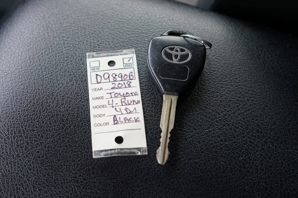 Used 2018 Toyota 4Runner SR5 AWD/4WD image 32