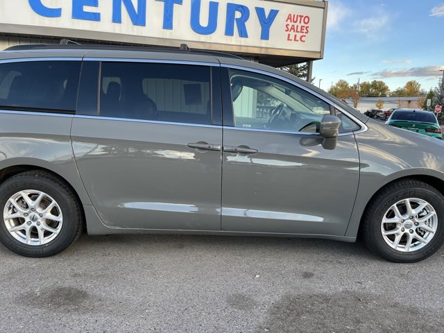 Used 2022 Chrysler Pacifica Touring-L image 19