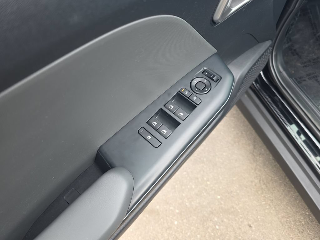 Used 2025 Kia K4 FWD image 11