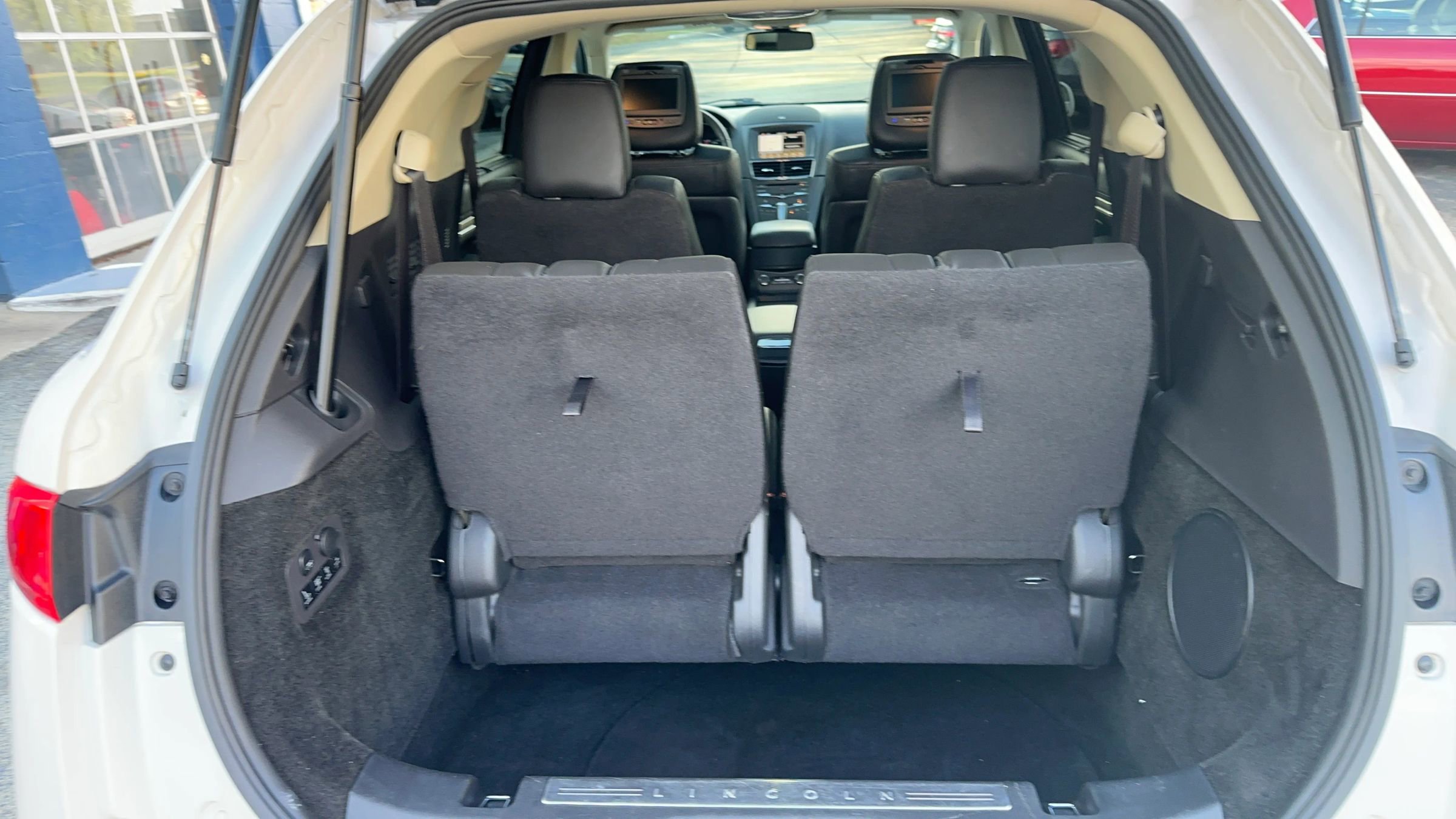 Used 2018 Lincoln MKT AWD w/ Technology Package image 15
