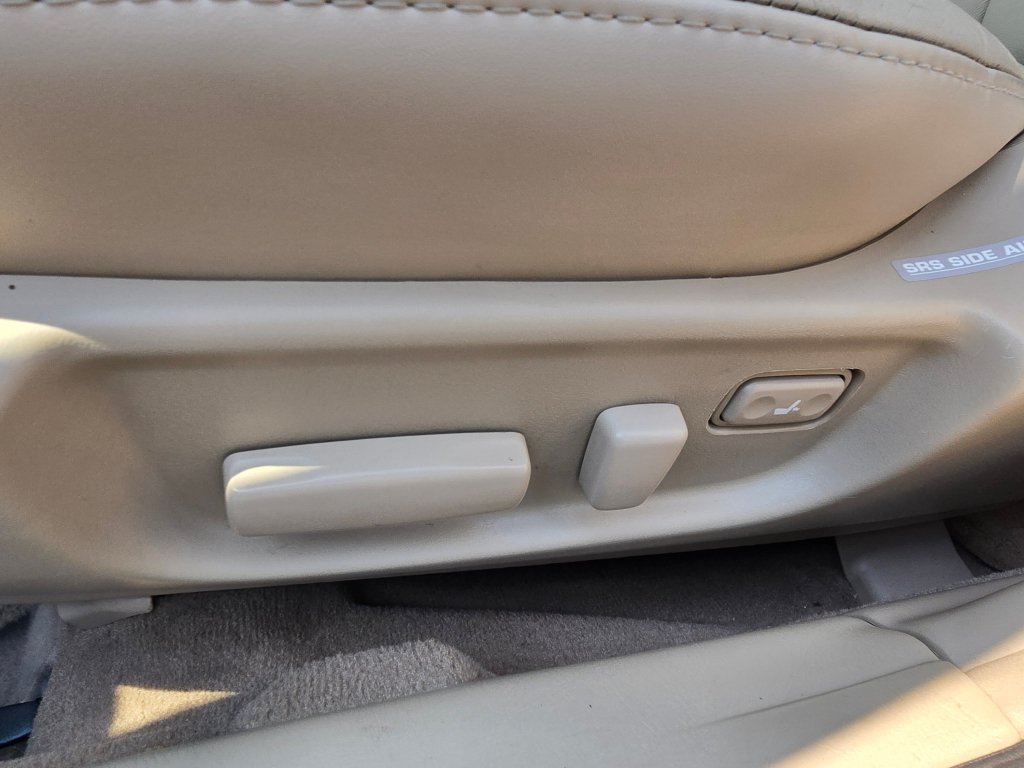 Used 2002 Toyota Avalon XL w/ Luxury Pkg FWD image 32