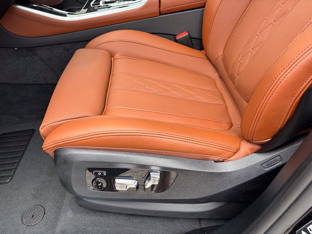 New 2026 BMW X5 xDrive40i w/ M Sport Package AWD/4WD image 17
