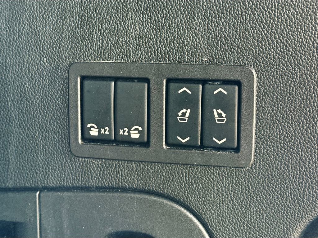 Used 2019 Cadillac Escalade Premium Luxury image 13