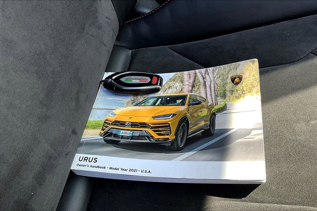 Used 2021 Lamborghini Urus AWD/4WD image 36