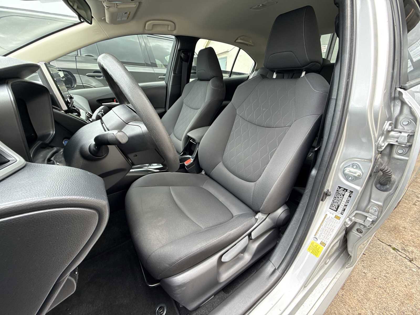 Used 2021 Toyota Corolla LE FWD image 12