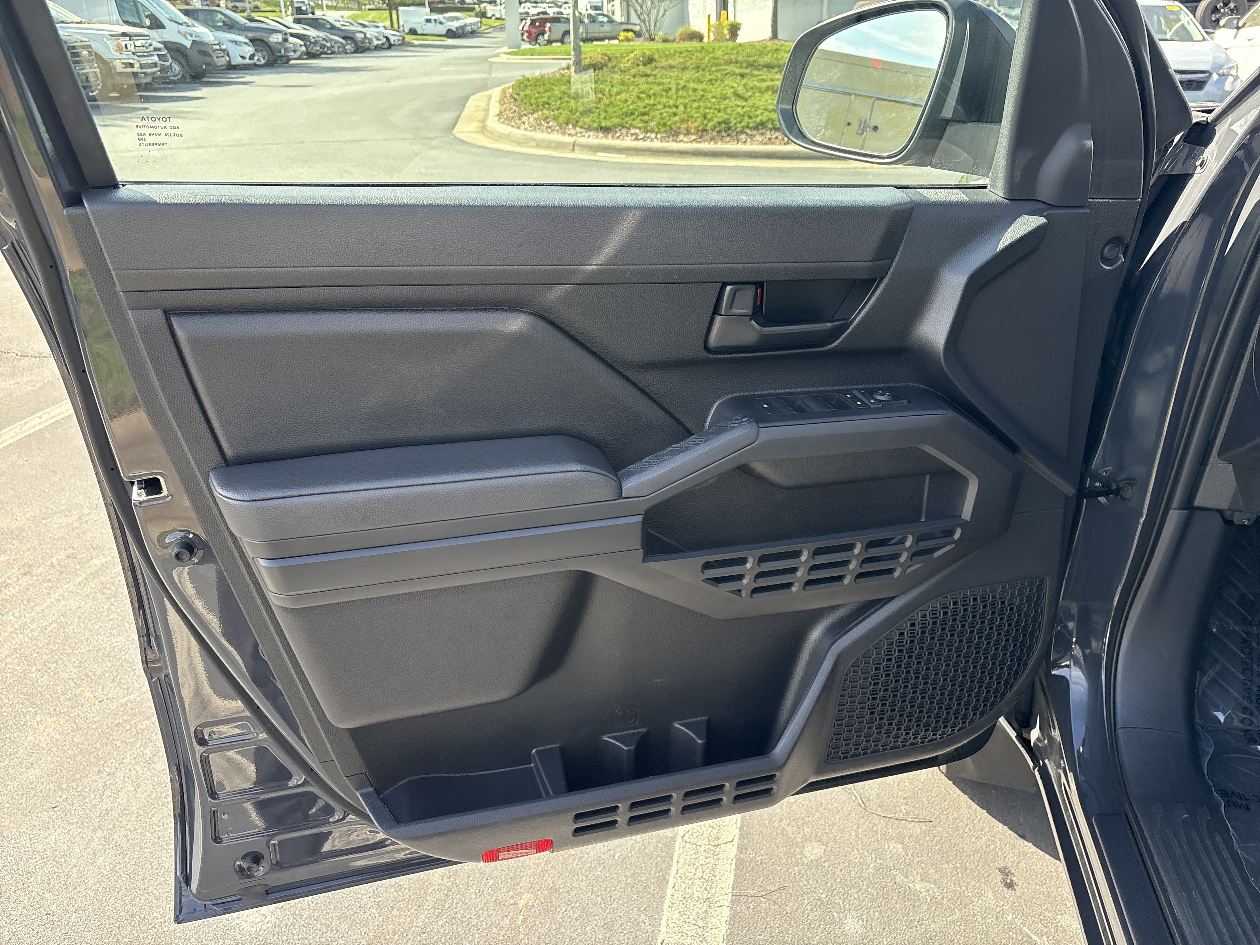 Used 2024 Toyota Tacoma SR image 29