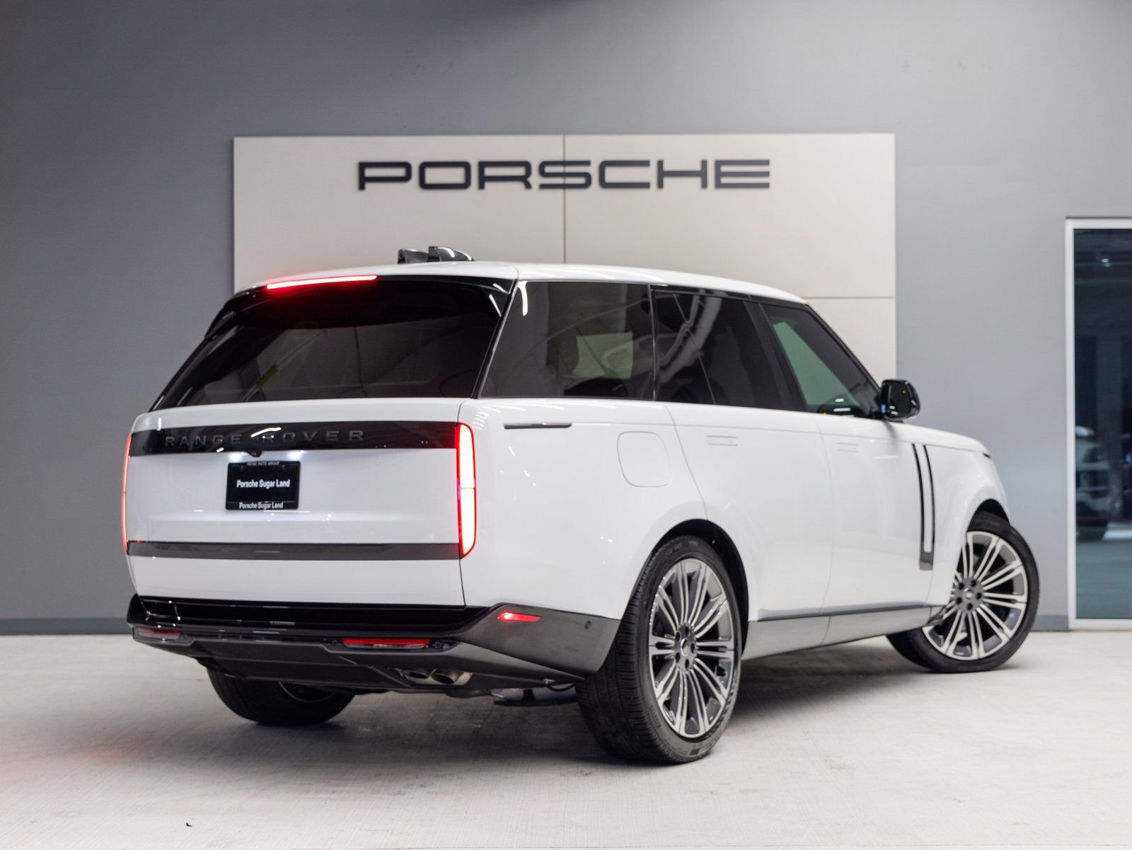 Used 2025 Land Rover Range Rover SE image 7