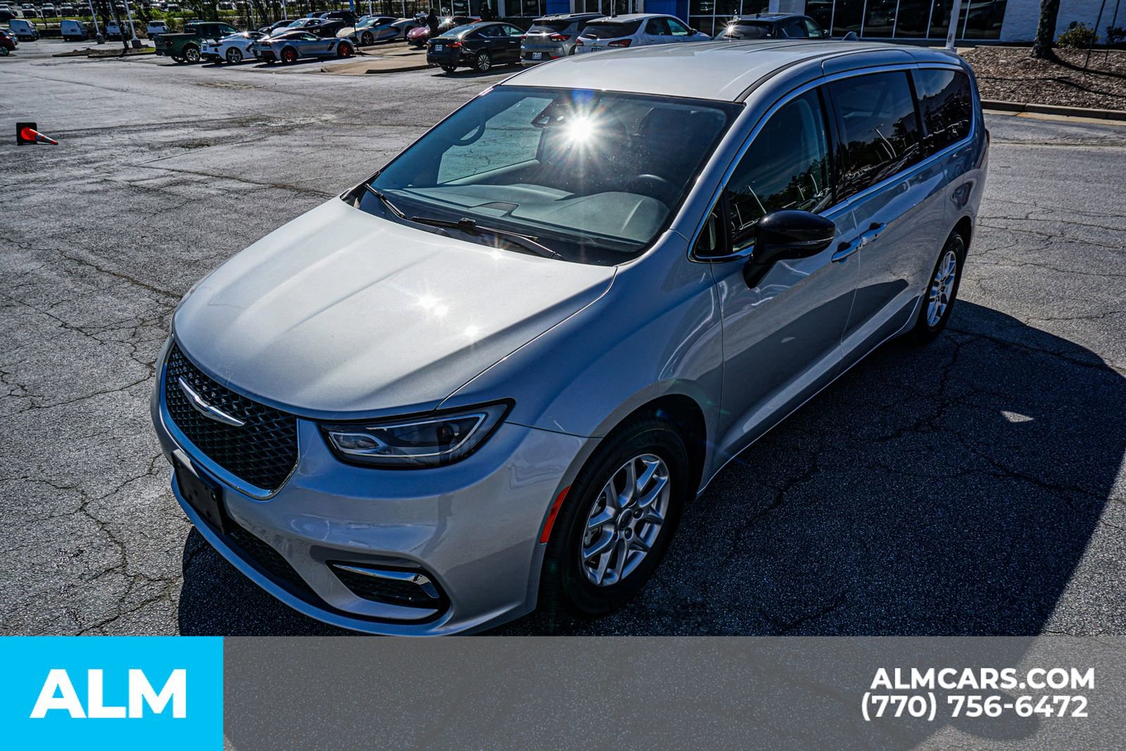 Used 2024 Chrysler Pacifica Touring-L image 19