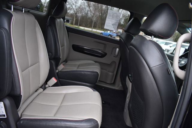 Used 2016 Kia Sedona SX image 16