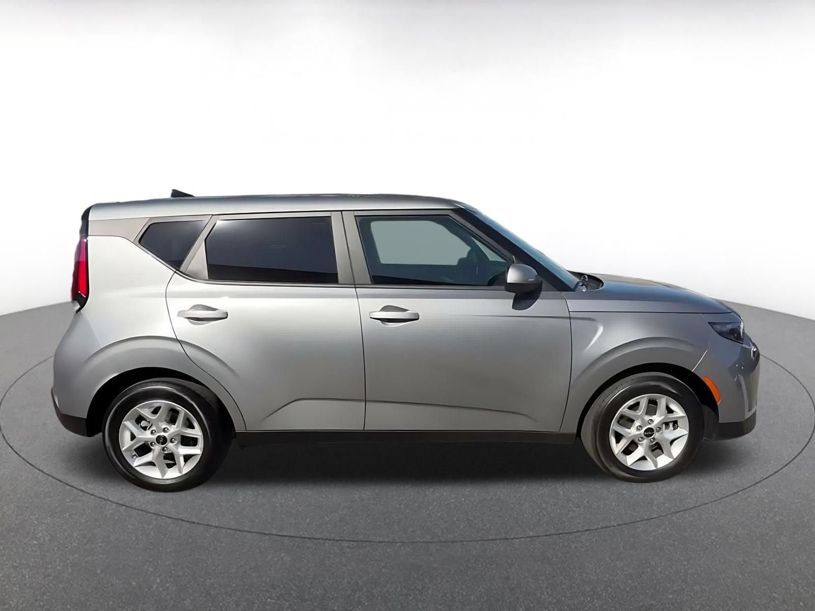 Used 2025 Kia Soul LX w/ LX Technology Package FWD image 15