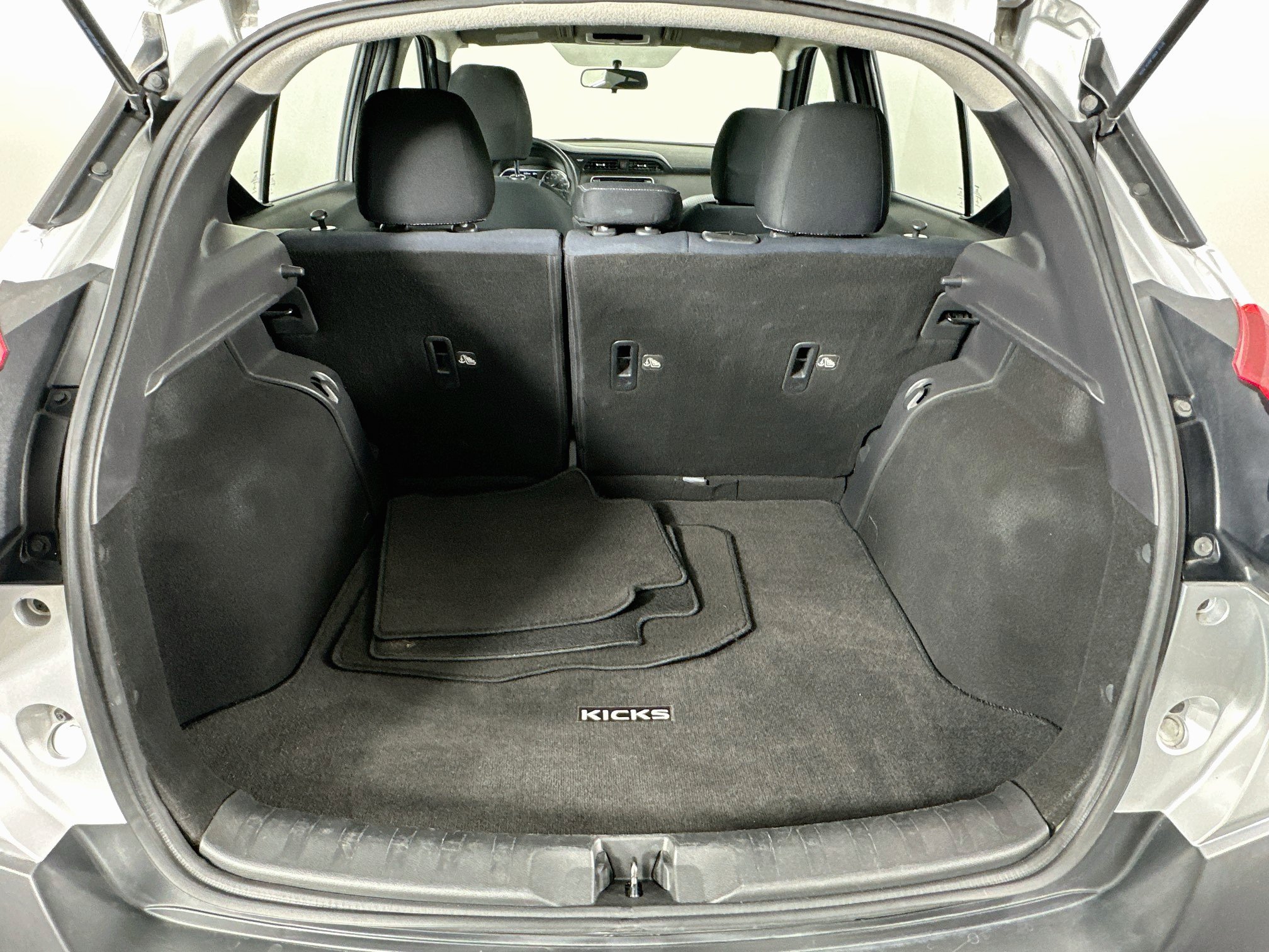 Used 2018 Nissan Kicks SV FWD image 26