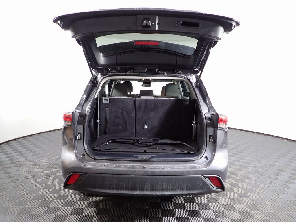 Used 2023 Toyota Highlander L image 13