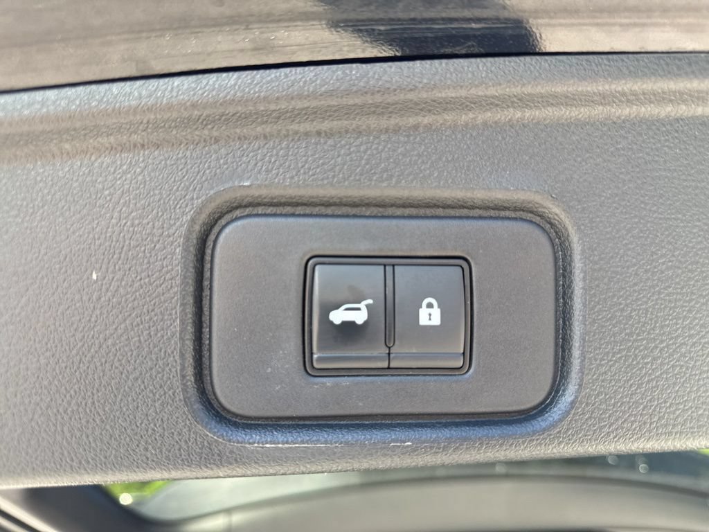 Used 2023 Nissan Pathfinder SL AWD/4WD image 30