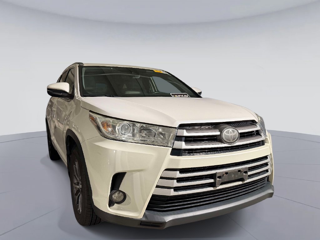 Used 2017 Toyota Highlander XLE AWD/4WD image 3