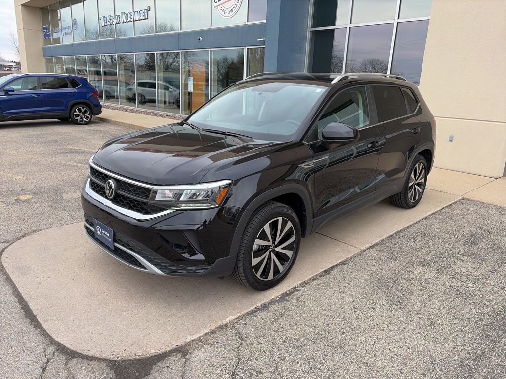Certified 2022 Volkswagen Taos SE image 4
