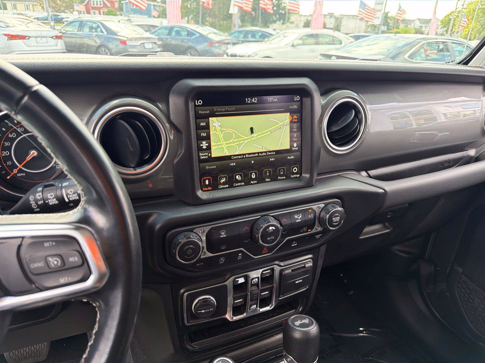 Used 2022 Jeep Wrangler Unlimited Sahara AWD/4WD image 30