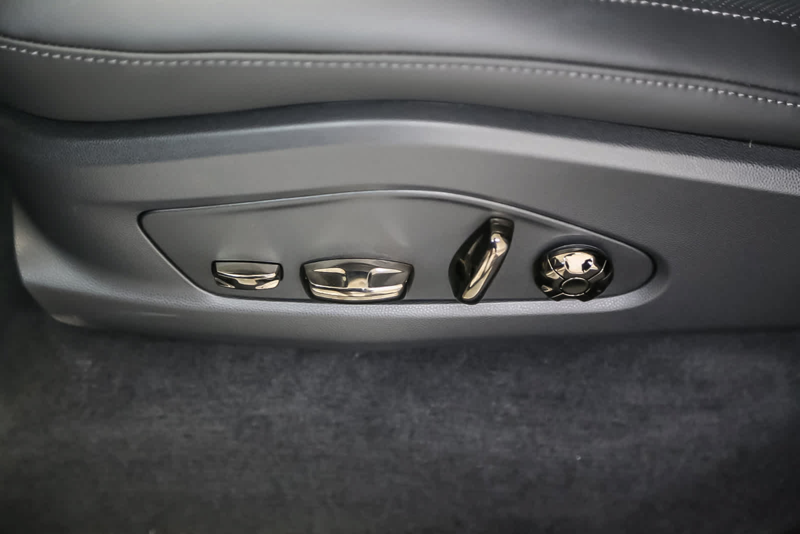 New 2026 Porsche Cayenne S AWD/4WD image 27