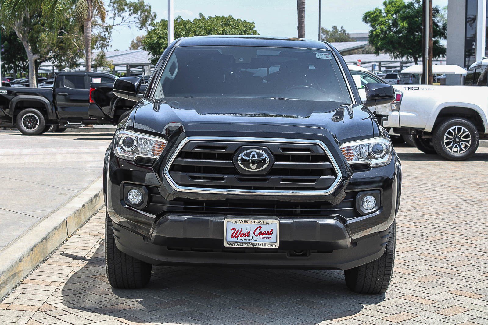 Used 2018 Toyota Tacoma SR5 RWD image 2