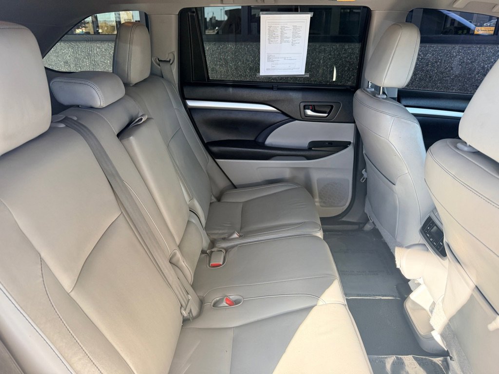 Used 2015 Toyota Highlander XLE image 22