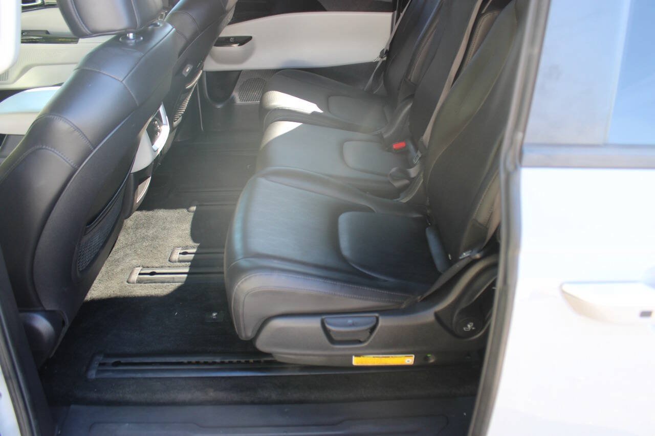 Used 2022 Kia Carnival EX FWD image 10