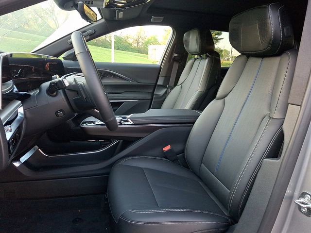 New 2026 Cadillac Lyriq Signature Sport AWD/4WD image 9
