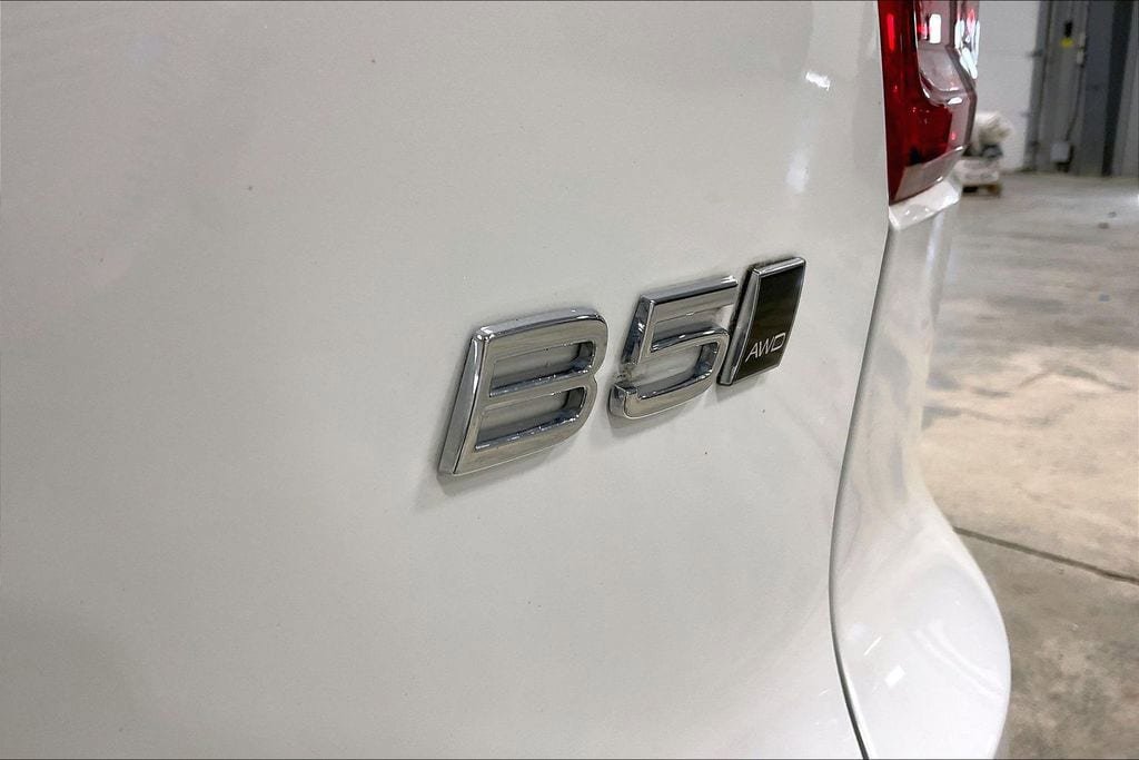 Certified 2023 Volvo XC40 B5 Plus w/ Protection Package Premier AWD/4WD image 24