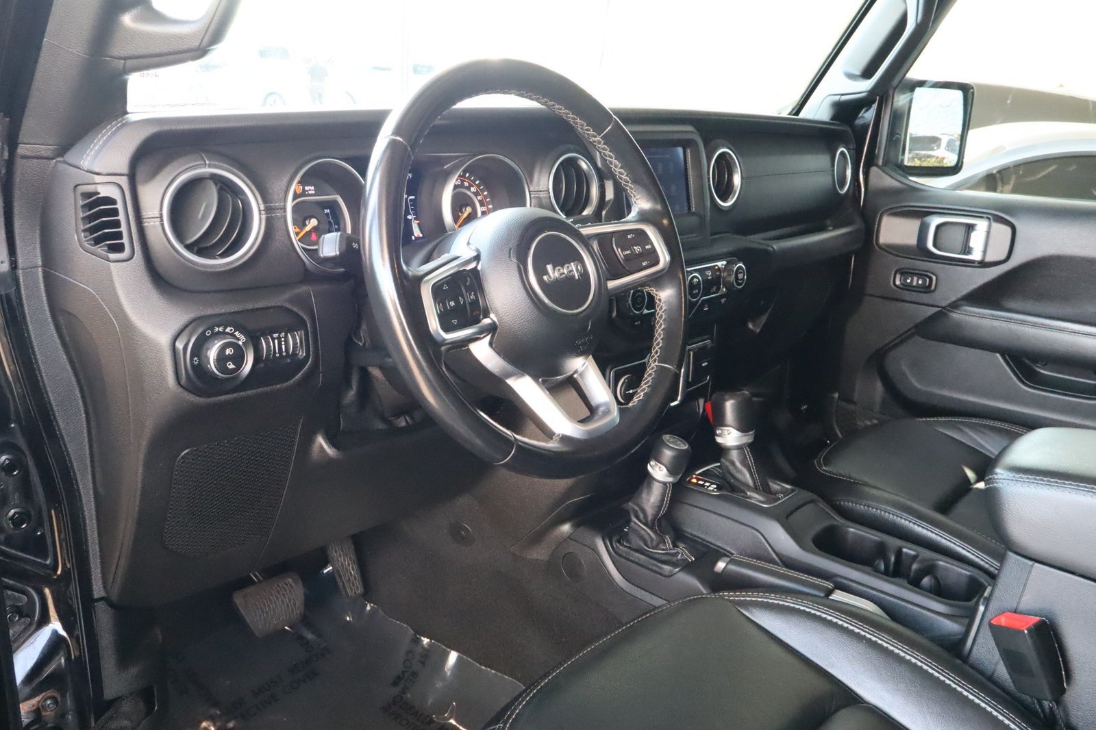 Used 2020 Jeep Gladiator Overland w/ Trailer Tow Package AWD/4WD image 18