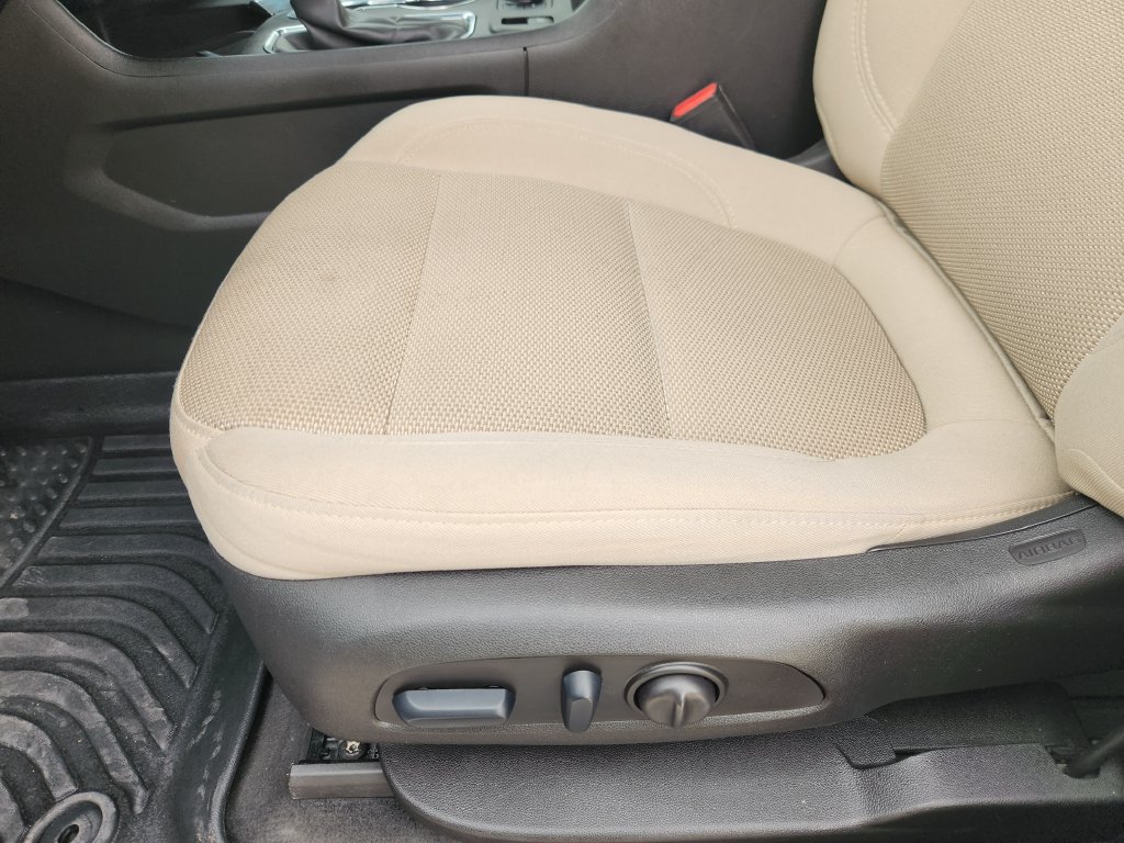 Used 2023 Chevrolet Traverse LT FWD image 23