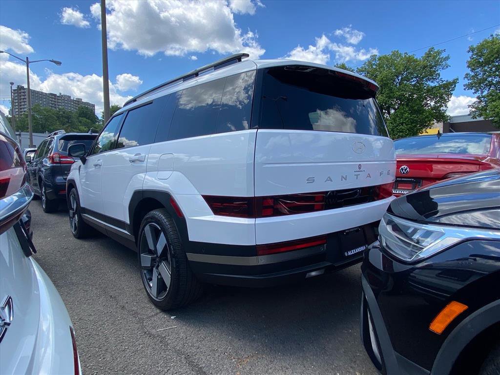 Used 2025 Hyundai Santa Fe Limited AWD/4WD image 2