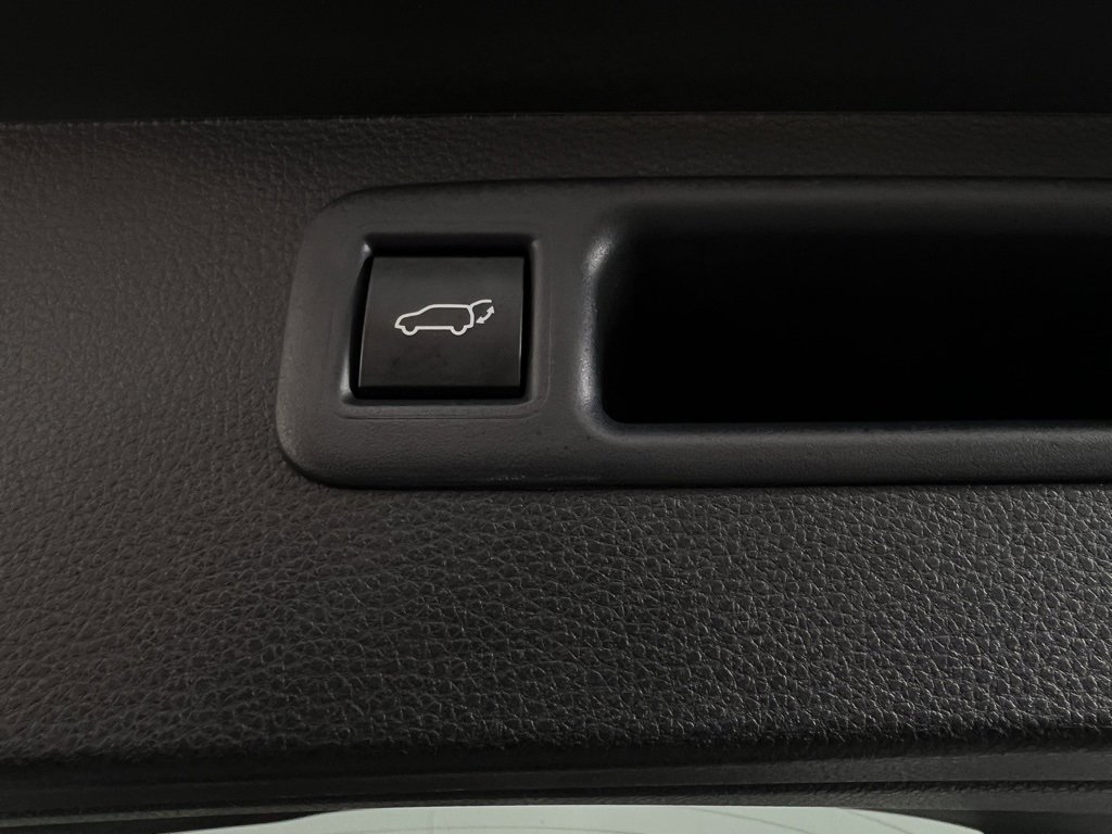 Used 2025 Toyota Highlander XLE image 29