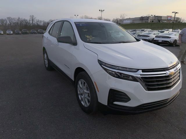 Used 2024 Chevrolet Equinox LS w/ LS Convenience Package image 7