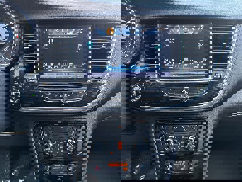 Used 2018 Buick Encore Essence AWD/4WD image 40