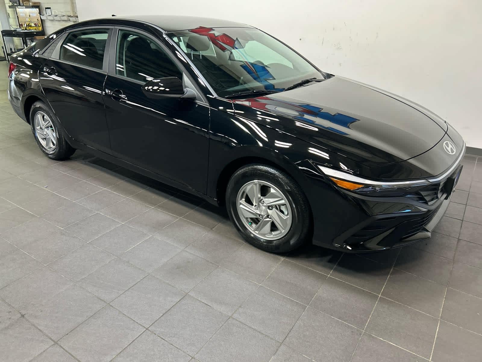 New 2026 Hyundai Elantra SE FWD image 2