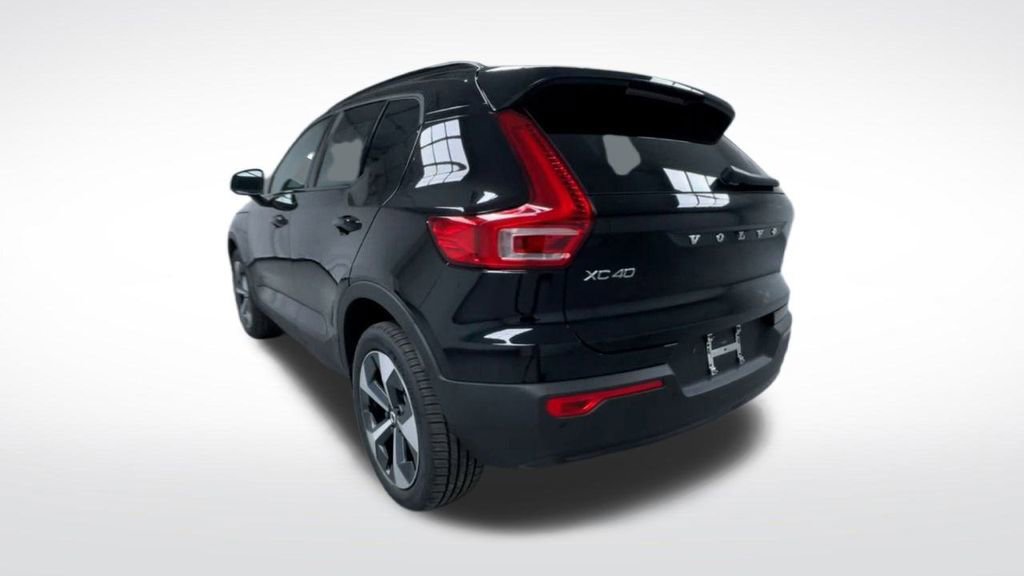 New 2026 Volvo XC40 B5 Core w/ Protection Package Premier AWD/4WD image 21