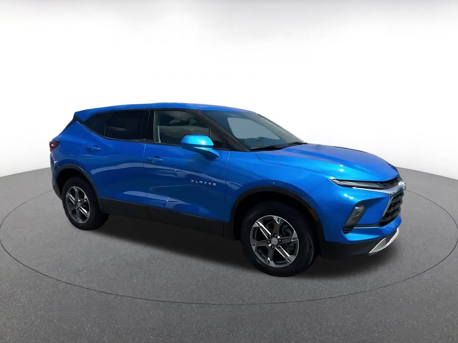Used 2026 Chevrolet Blazer LT FWD image 2