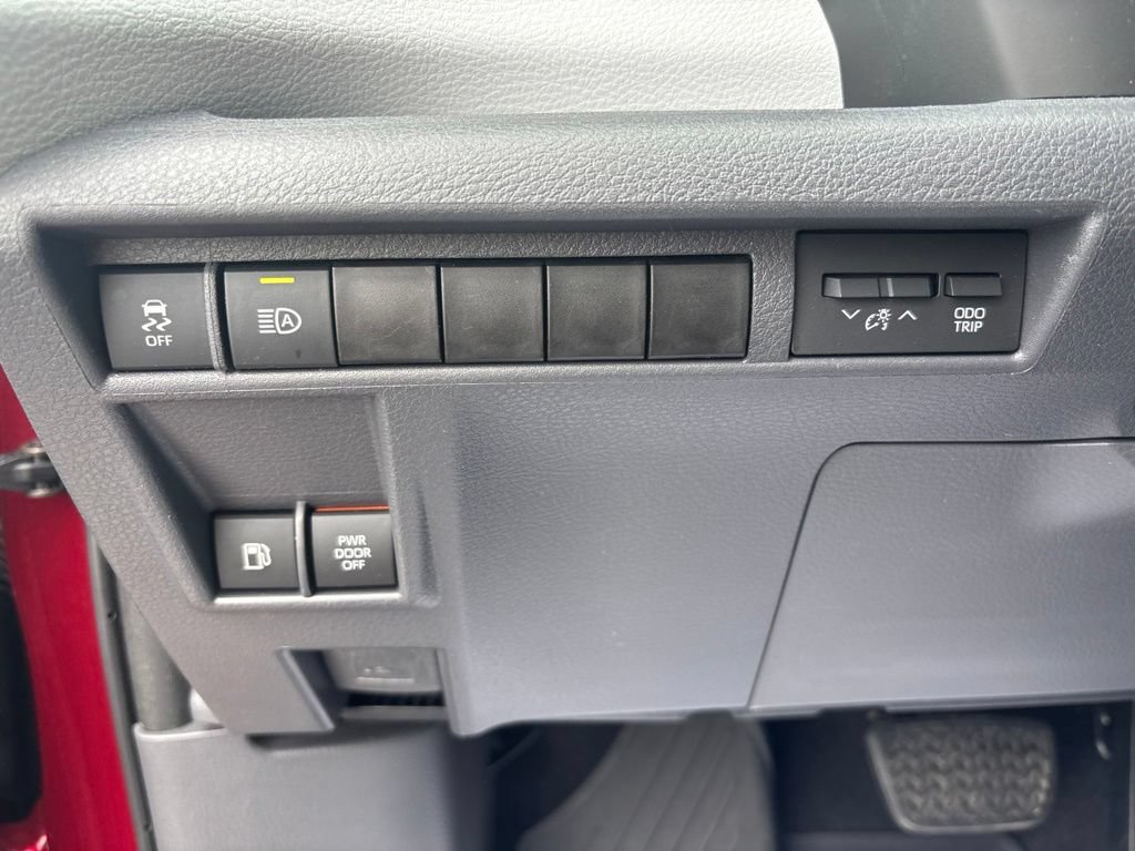 Used 2021 Toyota Sienna XSE FWD image 15