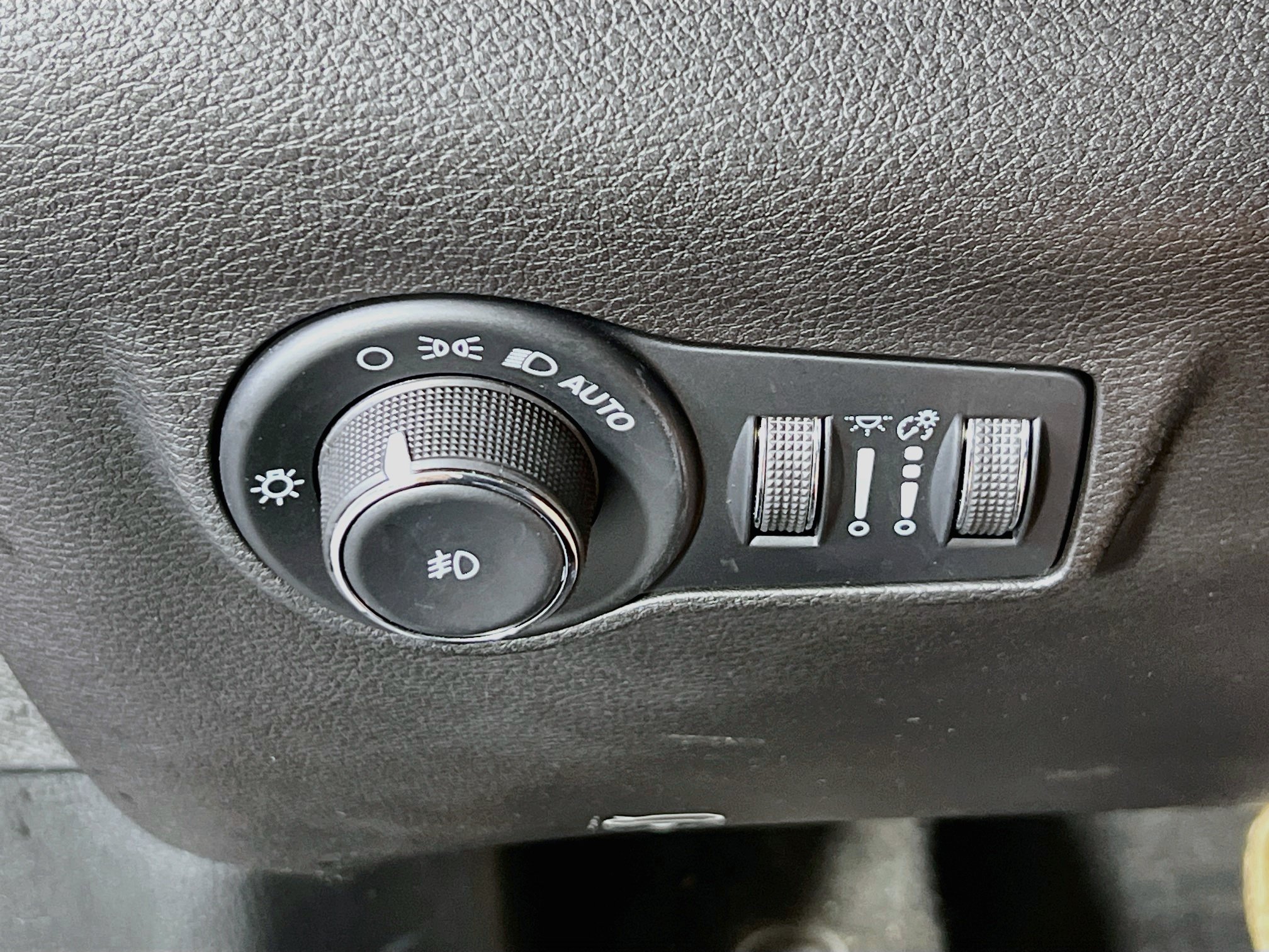 Used 2023 Jeep Compass Latitude w/ Convenience Group AWD/4WD image 10