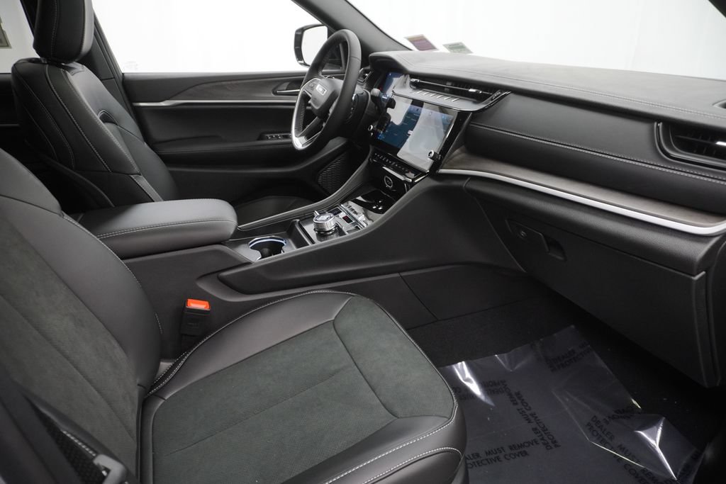 New 2026 Jeep Grand Cherokee Altitude AWD/4WD image 35