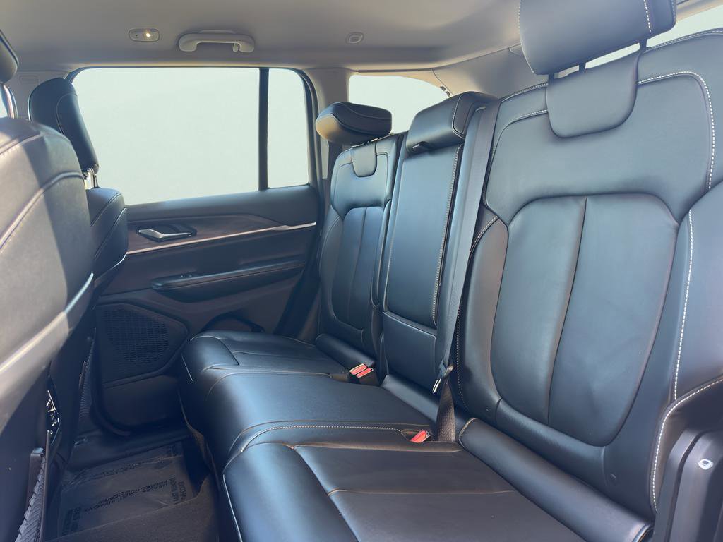 Used 2023 Jeep Grand Cherokee Limited w/ Black Appearance Package image 48
