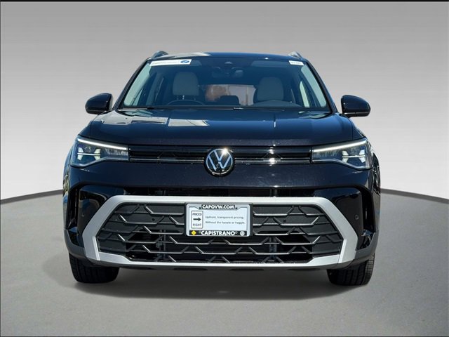 Used 2025 Volkswagen Taos SE image 2