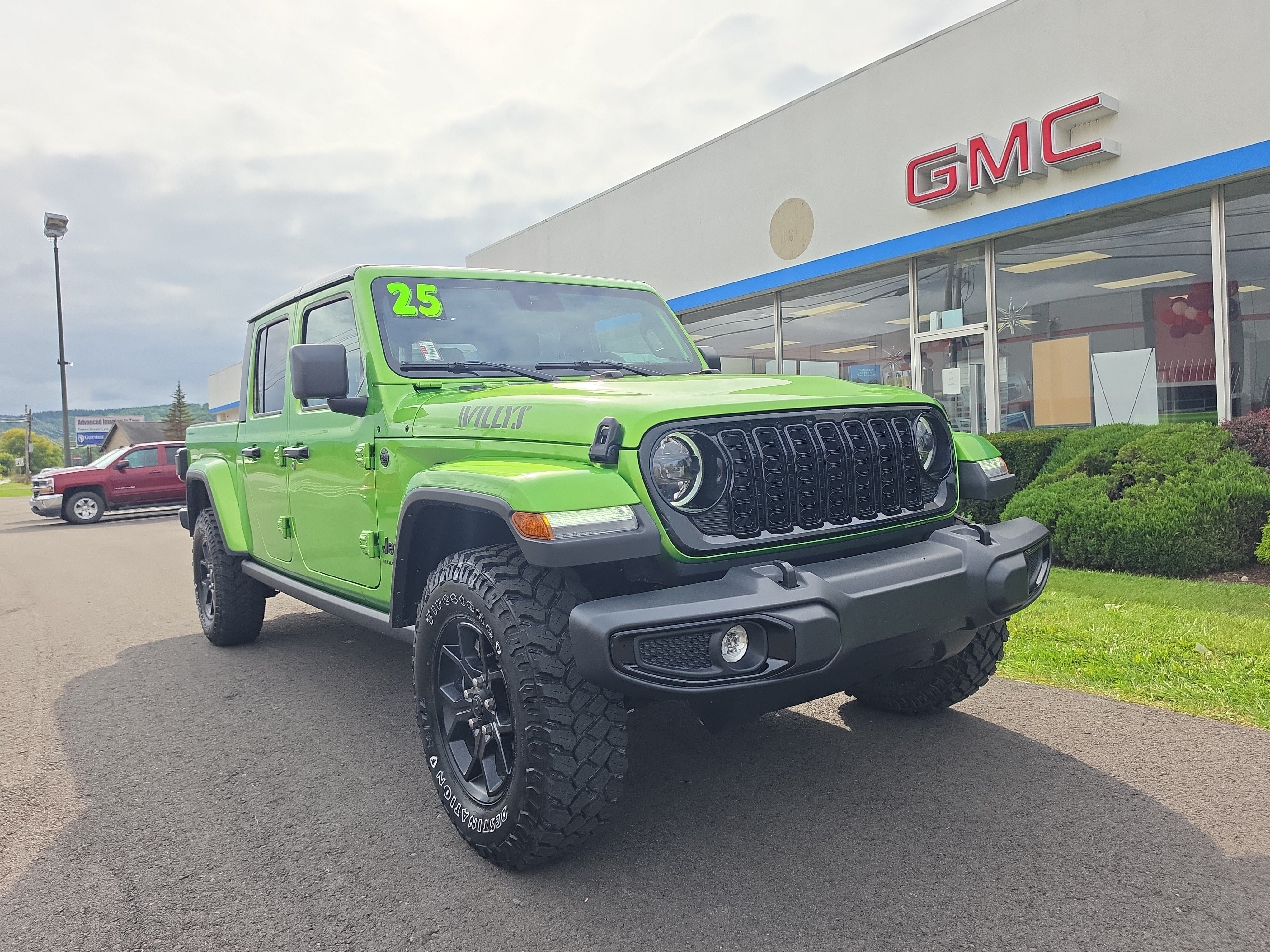 Used 2025 Jeep Gladiator Sport AWD/4WD image 1